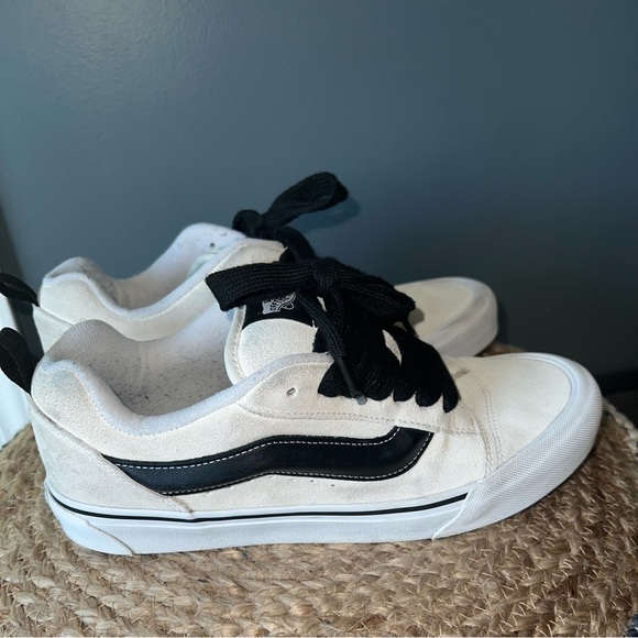 Vans Knu Skool Suede Sneakers - Picture 4 of 13